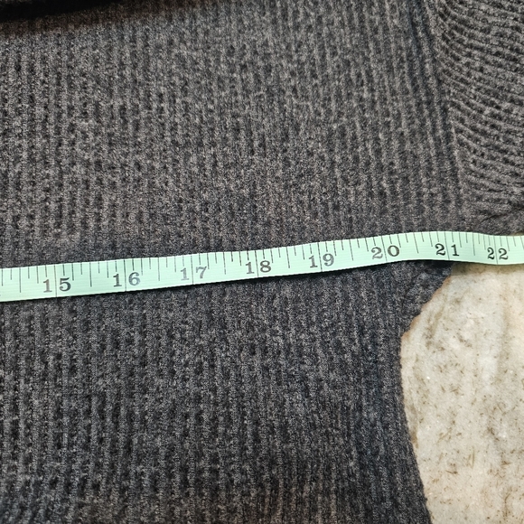 Doe & Rae Gray Ribbed Lace-Up Back Sweater Size Small - Picture 5 of 8